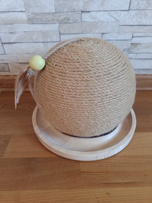 Drapak dla kota z torem kulkowym