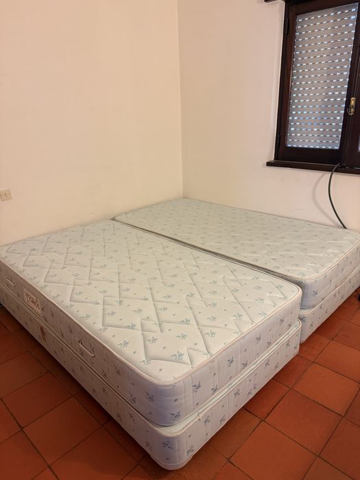 Duas Camas com estrados e colchoes