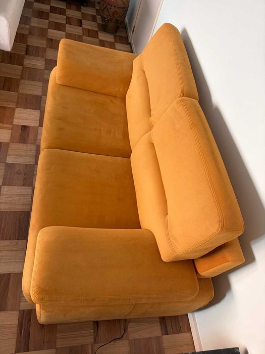 Sofá 2 lugares confortável - amarelo mostarda