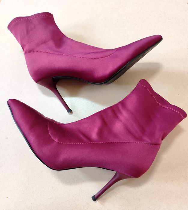 Botins de salto alto - Bershka (Novos - Tam. 37)