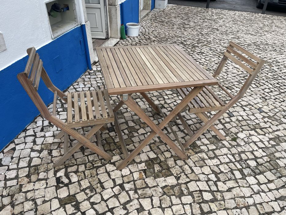 3 mesas e 6 cadeiras desdobráveis em muito bom estado. Só vendo 1 conjunto ( 1 mesa+2 cadeiras ) ou os  três.