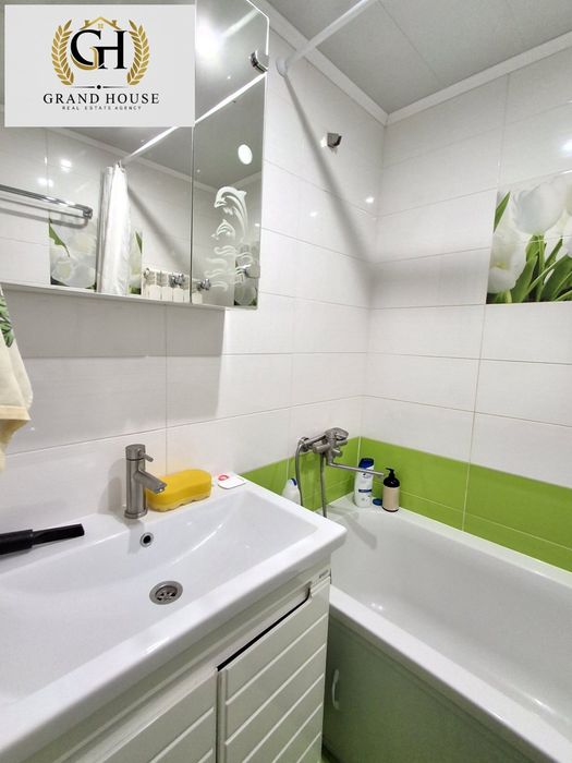 Продам 2 кімнатну квартиру на Незалежності ( Попова)