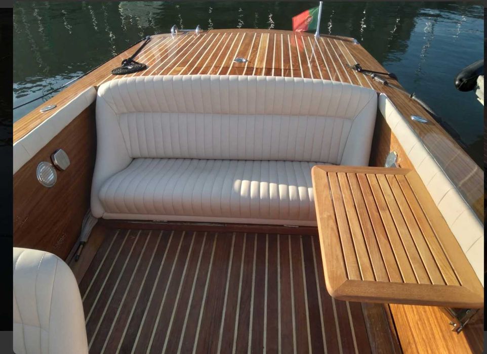 Barco de fibra e madeira motor Volvo Penta V6