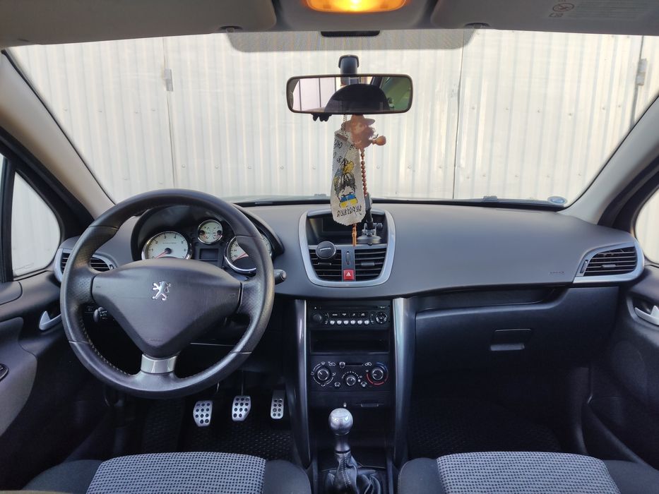 Peugeot 207sw  2011 рік 1,6 бензин