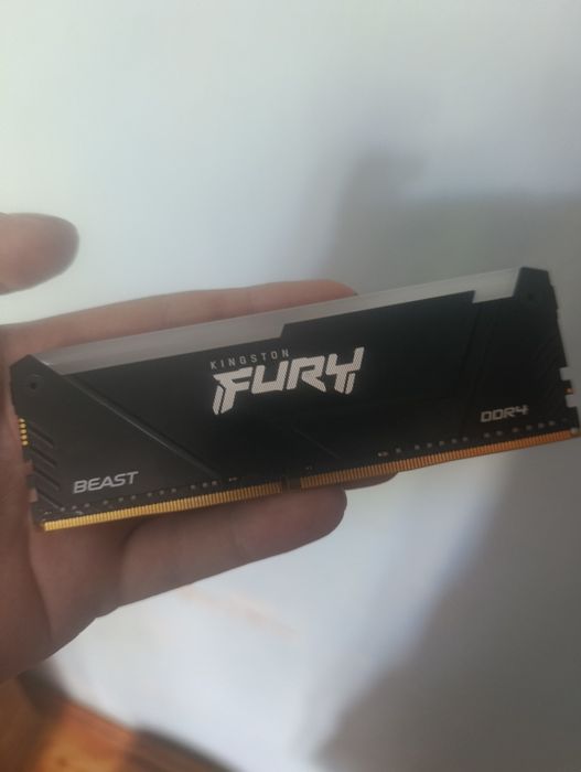 Оперативна пам'ять ddr 4 16 gb 3200.