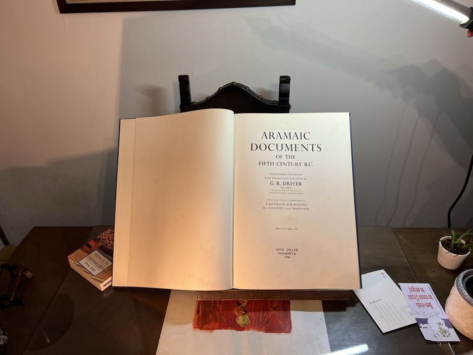 Livro raro de estudos aramaicos e Oriente Antigo – “Aramaic Documents of the Fifth Century B.C.”