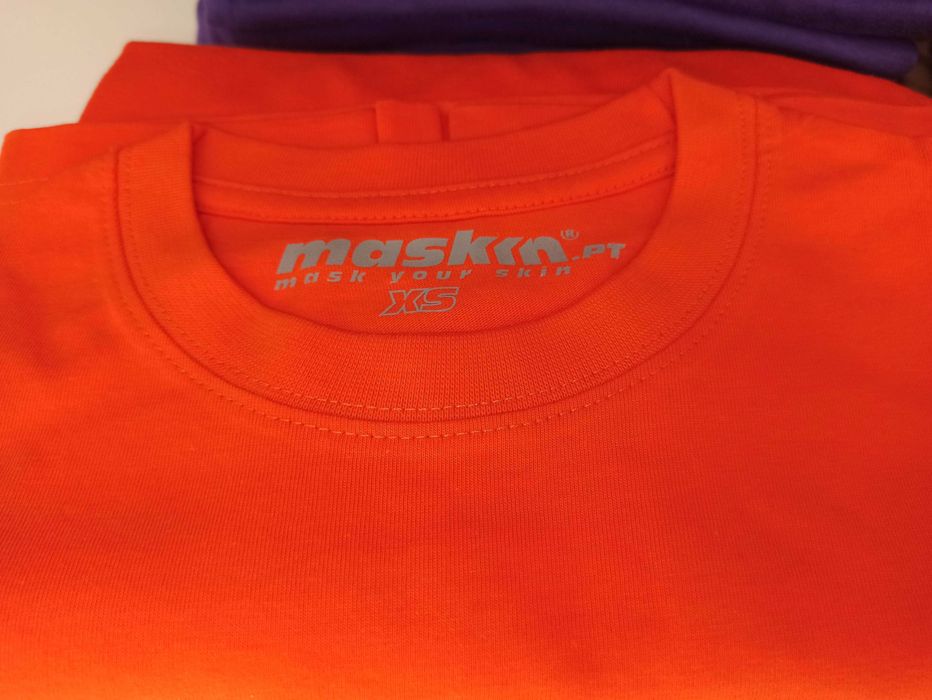 Pack com 49 T-Shirts novas, prontas para personalizar.