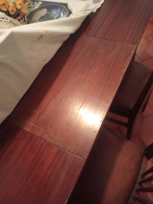 Mesa extensível,2m de comprimento,com cadeiras