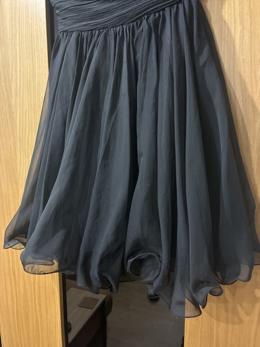 Czarna sukienka gorsetowa, luźny dół r.S