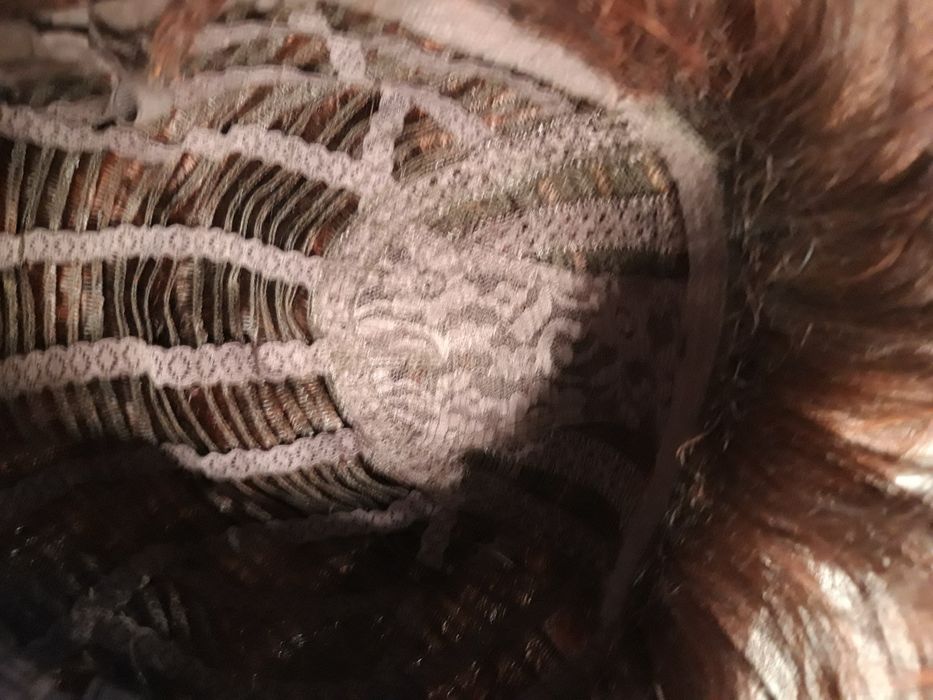 Peruka z włosów sztucznych