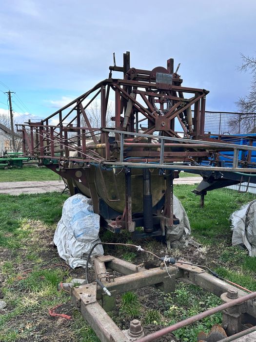 Продам причіпний оприскувач