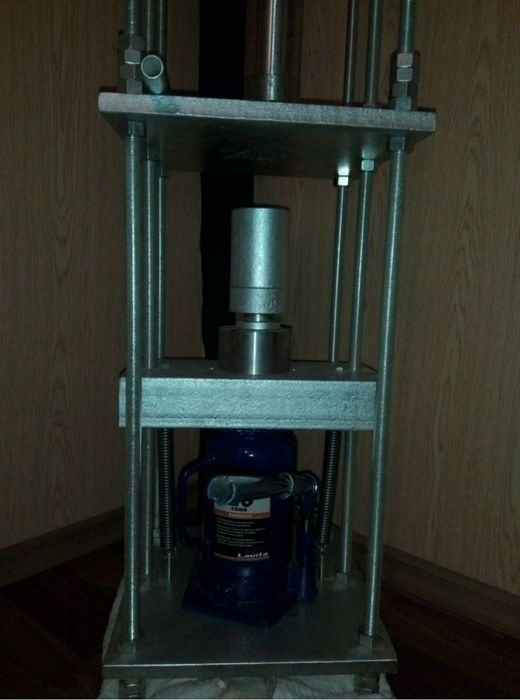 Пресс (станина) на шпильках ф16мм.