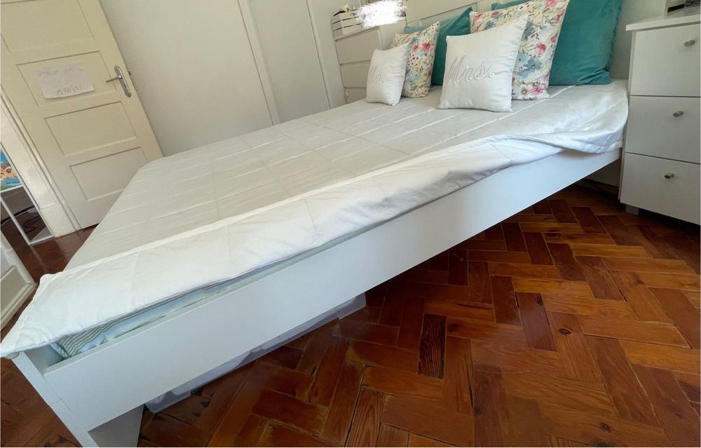Cama Brimnes casal, IKEA,140x200cm com cabeceira