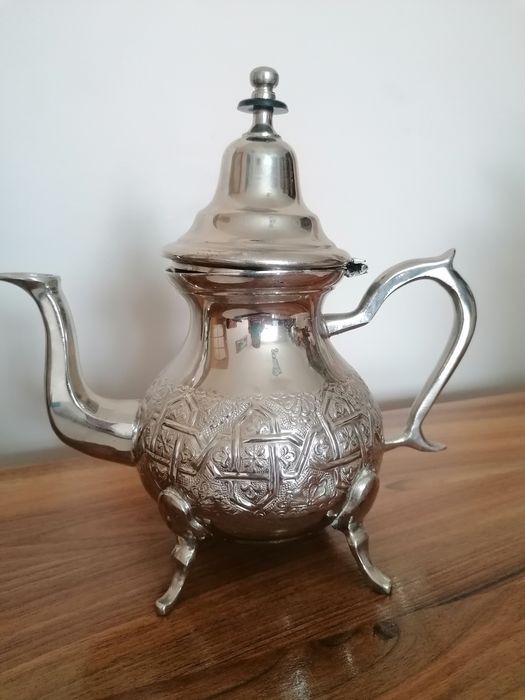 Orientalny marokanski czajniczek