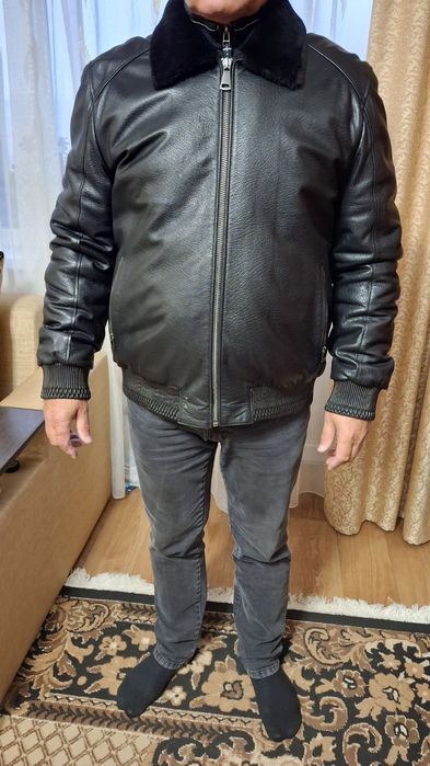 Продам мужскую кожаную куртку