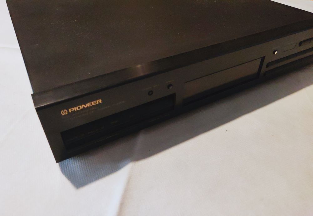 Pioneer - FM/AM Digital Synthesizer Tuner F-Z93L64286248123267122