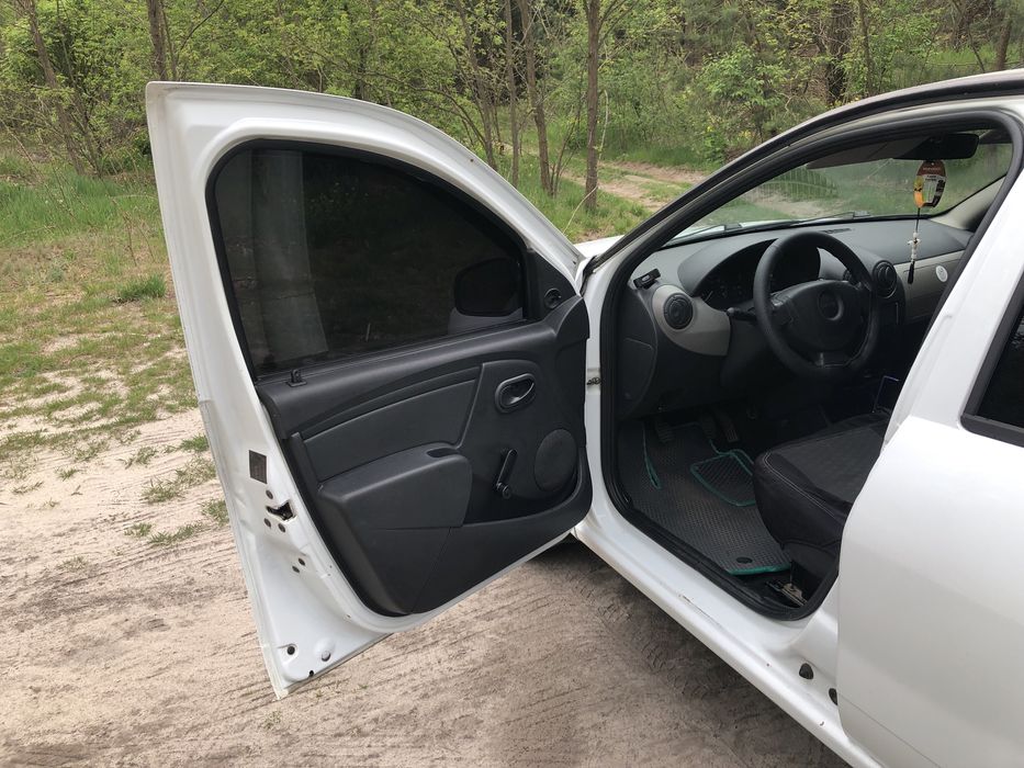 Продам Dacia Sandero 1.2 2011 рік