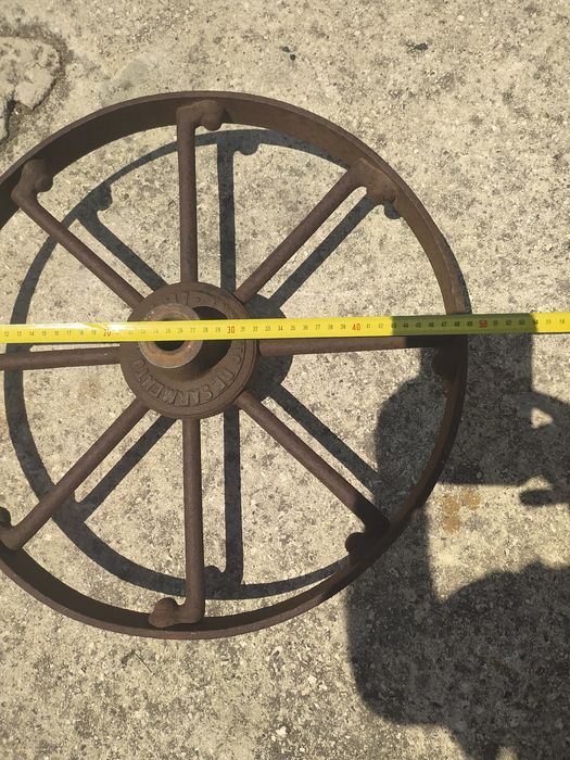 Roda antiga em ferro