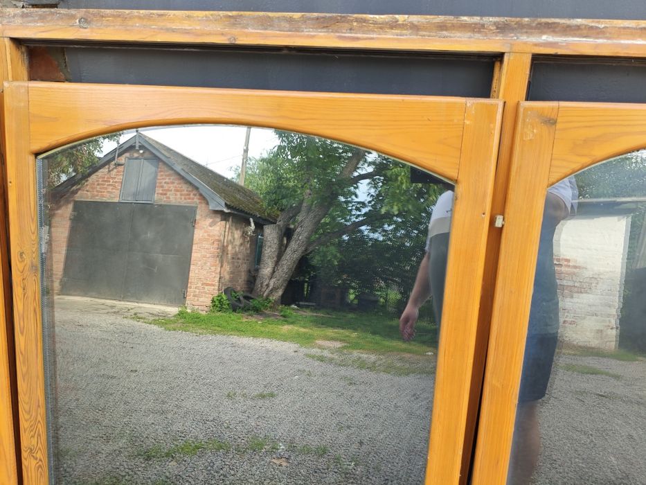 Продам дерев'яні вікна з стекло пакетами