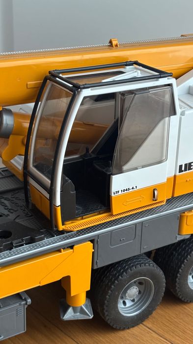 Zabawka dźwig Liebherr Mack