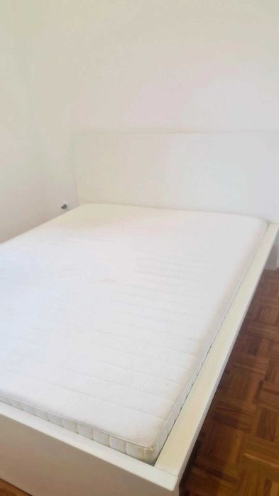 Cama Casal com 2 gavetões , com estrado e colchão 2,00×1,755