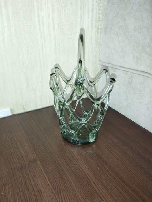 Корзинка (фруктовница, конфетница, ваза) гутное (литое) стекло, винтаж