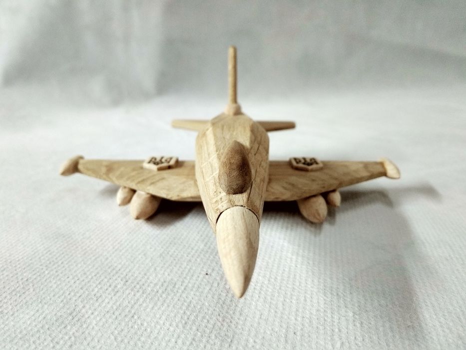 Сувенір з дерева ,,Літачок F-16''