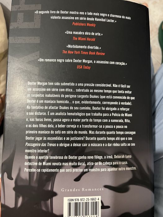 Livro DEXTER otimo estado ( TROCO PELO LIVRO DIARIO DE ANNE FRANK)