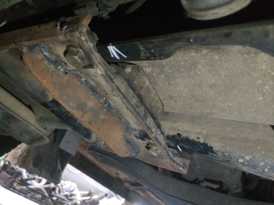 Ресора спрінтер.підставка під передню ресору.