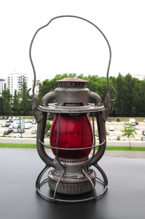 Antiga Lanterna a Petróleo com Vidro VERMELHO para uso NÁUTICO