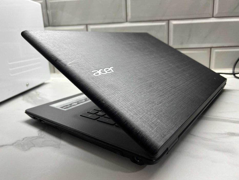 Acer Aspire E5-772G Core i3-4005U/8Гб ОЗУ/256Гб/GeForce 920M/17.3" HD+