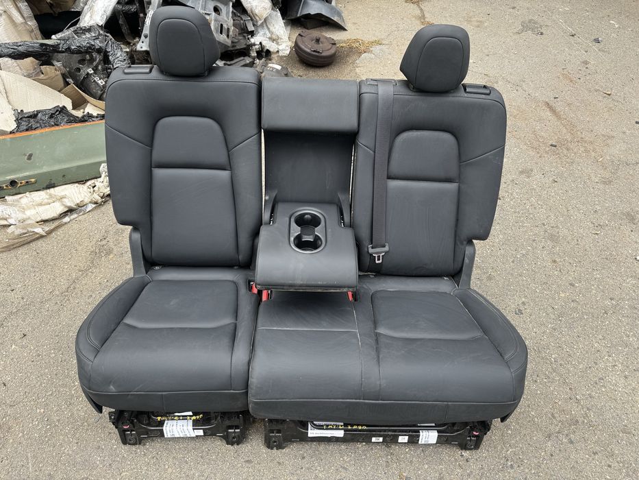 Задний ряд сидений сиденье Tesla Model Y