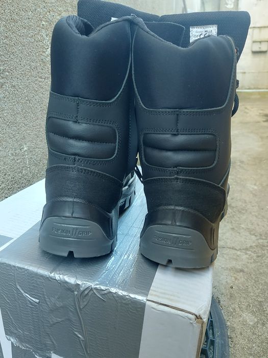 Botas de segurança Gaston Mille pretas com biqueira de fibra de vidro.