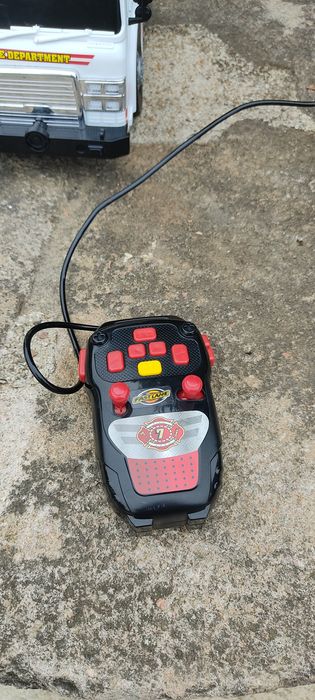 Fantástico Carro bombeiros com comando