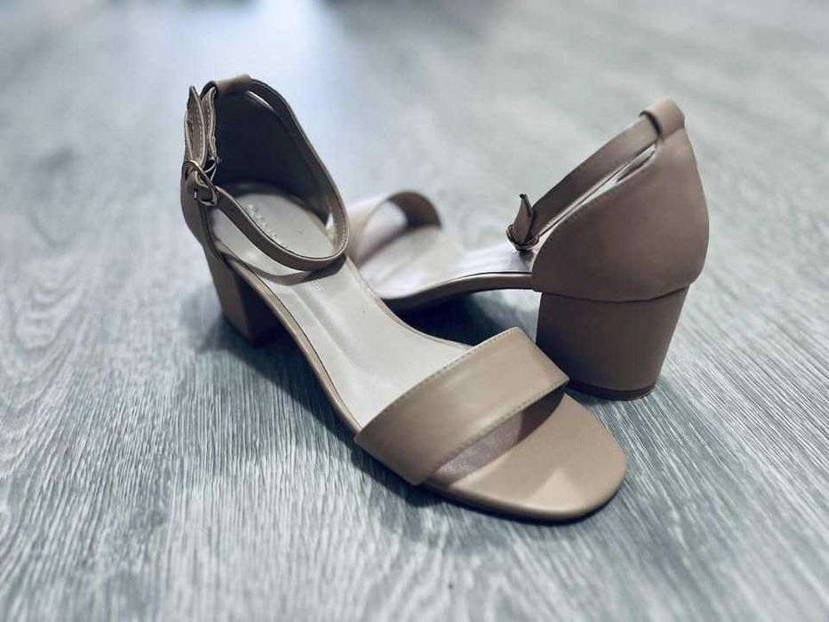 Sandálias salto alto