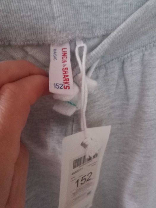 Nowe spodnie dresowe