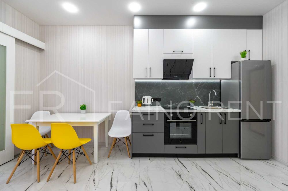 Панорамний вид моря, 2 спальнi + зала/5010