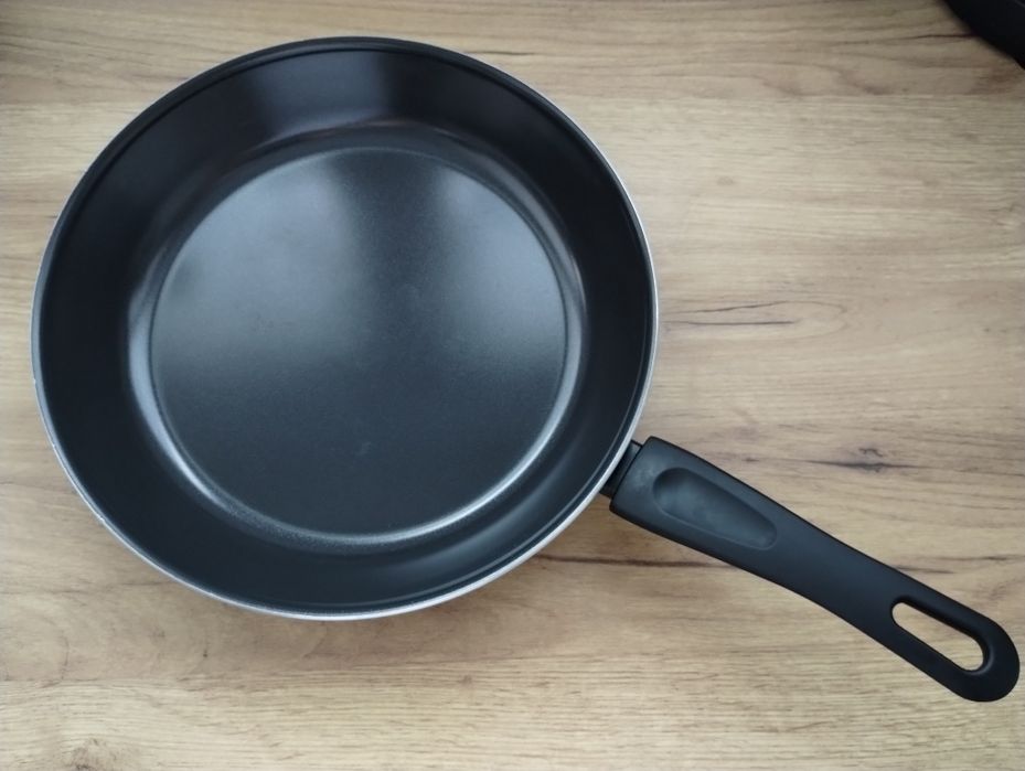 Patelnia Ikea średnica 28 cm