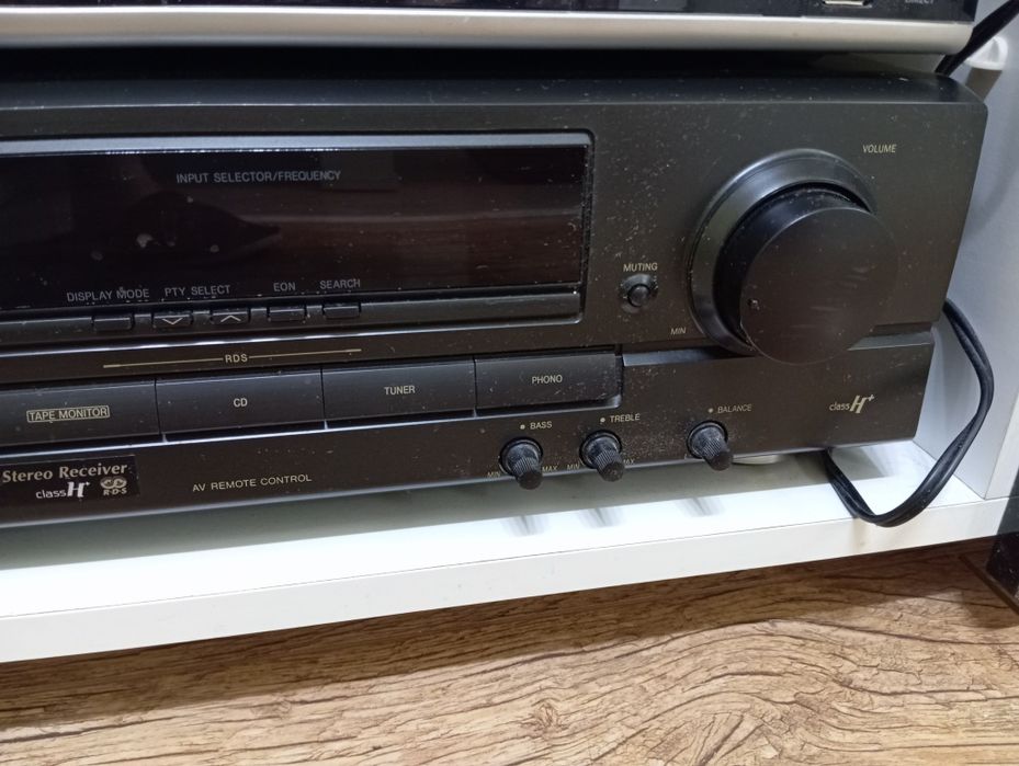 Amplituner Technics z pilotem.