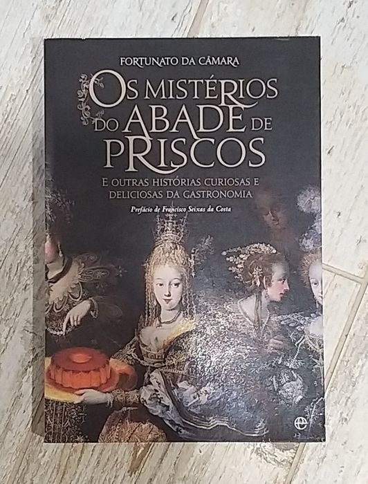 Livros variados em bom estado.