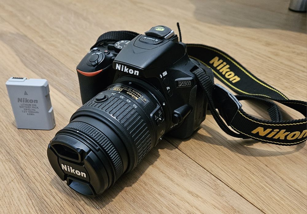 Lustrzanka NIKON D5500 z obiektywem  18-55 + torba LowePro