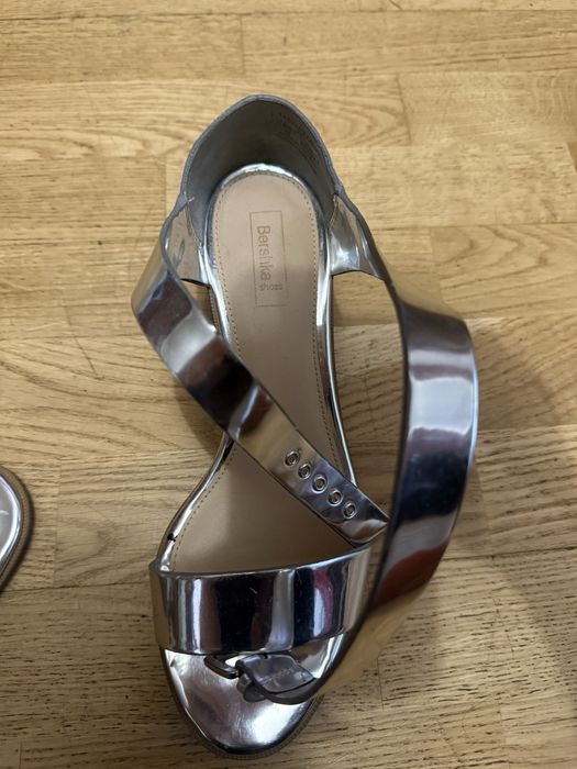 Продам Босоніжки Bershka