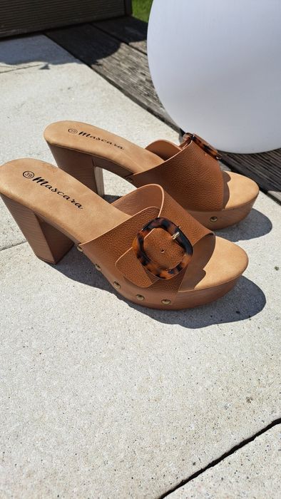 Klapki kolor skórzany, obcas i platforma wygodne rozm.39