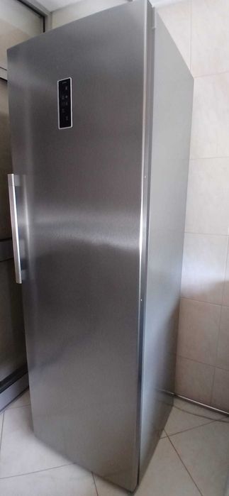 Arca Congeladora Vertical Hotpoint