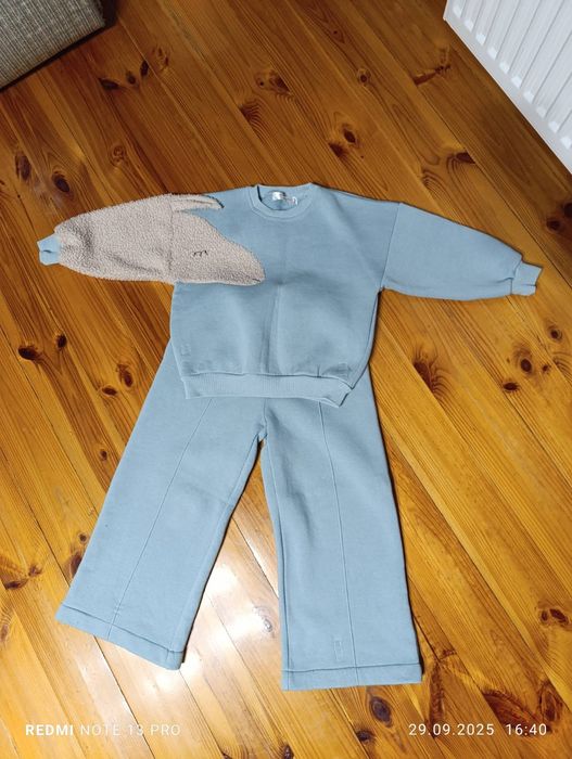 Костюм на дівчинку ,майже новый на флісі зріст 110-116 см