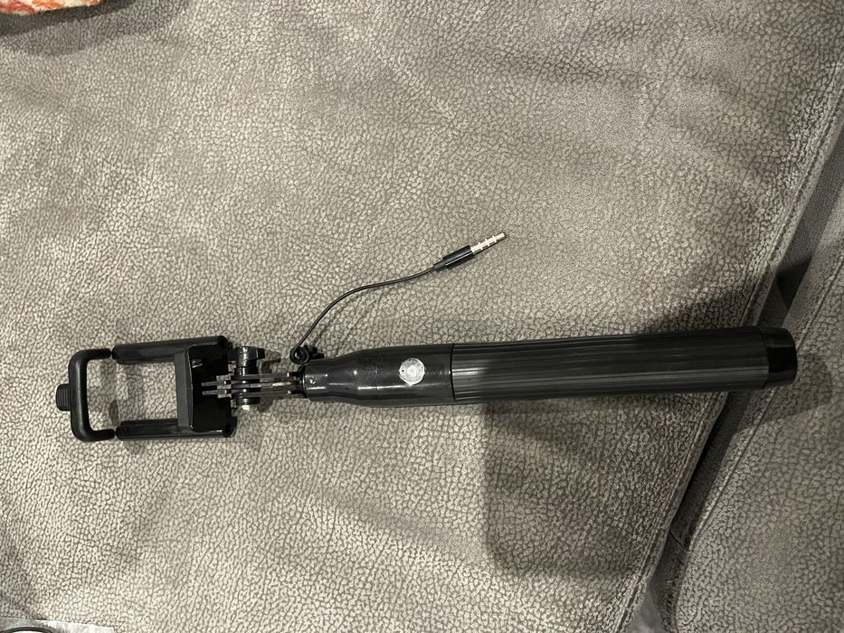 Selfie stick com cabo jack