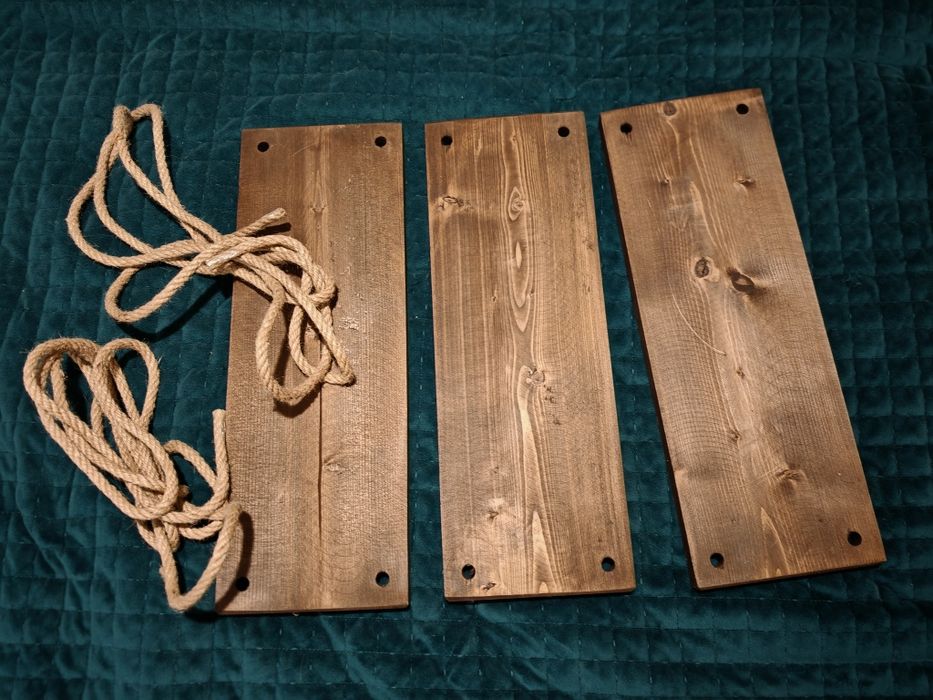 Półka wisząca z drewna