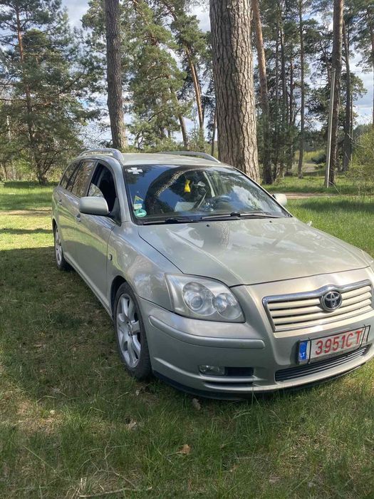 Продам машину Toyota avensis 2004 року газ Бензин