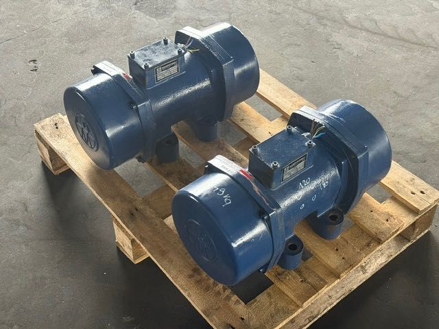 SILNIK WIBRACYJNY 0.8 KW do kosza kruszarki używany