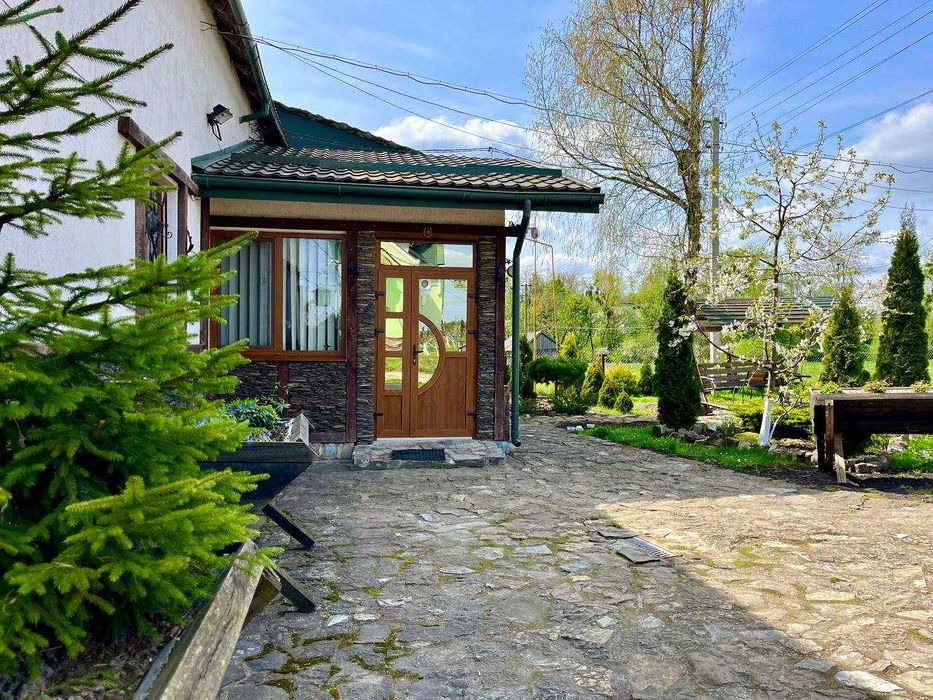 Житловий Будинок з діючим Магазином.